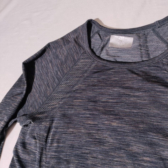 Athleta Long Sleeve Workout Top Women's Faded Sz Tag - Gray, Imperfect - Picture 3 of 16